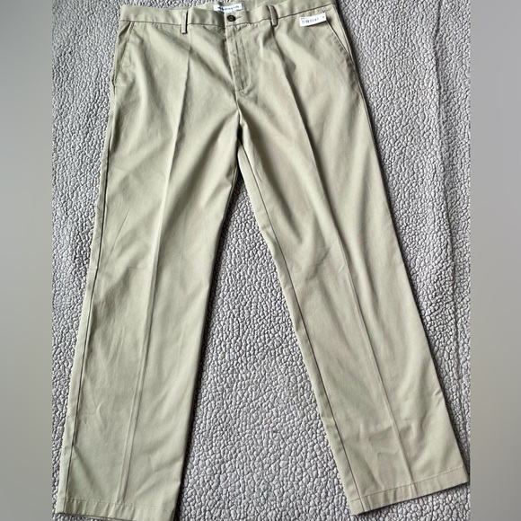 Amazon Essentials Khaki Pants🩳 - Picture 1 of 9